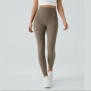 Halara UltraSculpt High Waisted Tummy Control Pocket Shaping Training Leggings